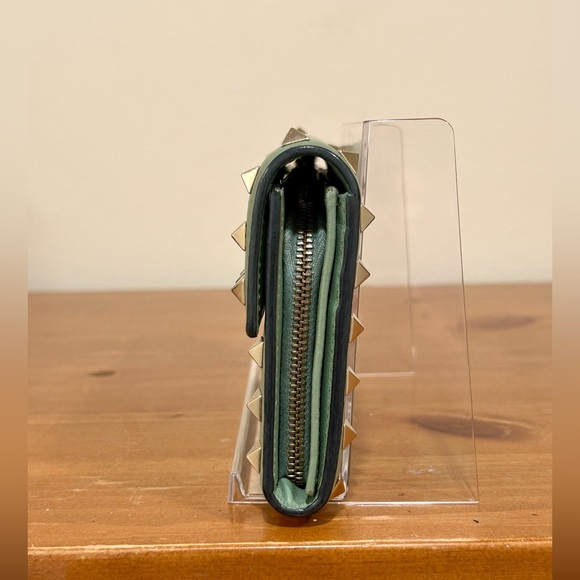 Valentino Garavani rockstud wristlet wallet green tea sorbet - Picture 5 of 10